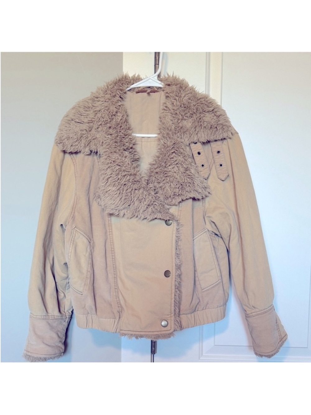 Free people tan shaggy fur collar jacket size XS